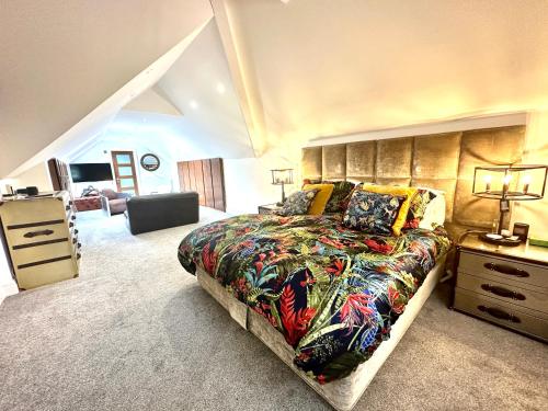 5 Bed Luxury House with Swimming pool