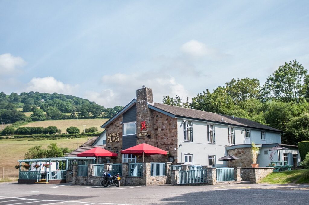 Lamb & flag llanwenarth