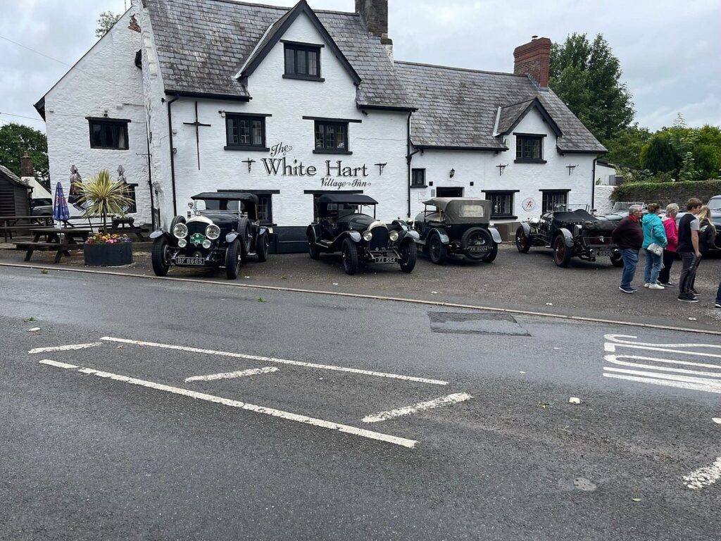 The white hart inn llangybi